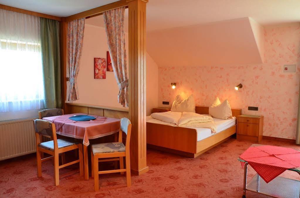Gaestehaus Goetz โดรโบลัค อัม ฟาเคอร์เซ ภายนอก รูปภาพ